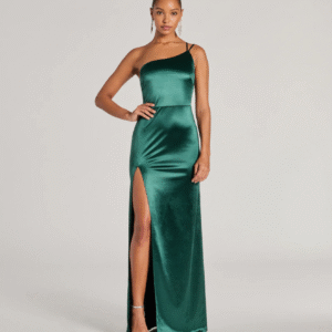 Vestido largo de satén con un solo hombro de Rhiannon